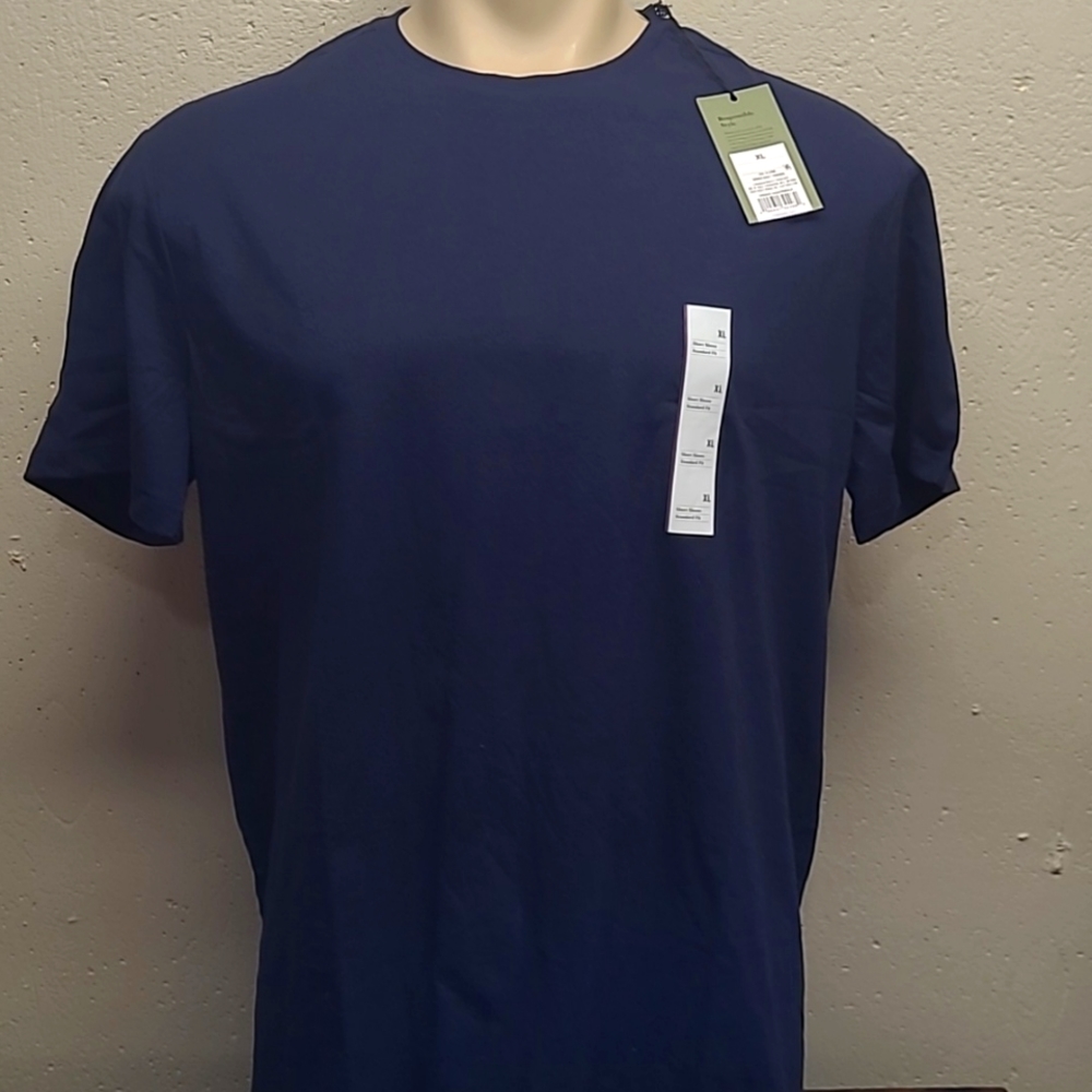 Lot of two (2) Goodfellow t-shirts navy blue and gray.